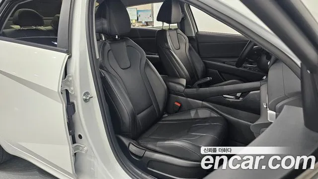Hyundai AVANTE Avante (CN7) — Фото автомобиля 12