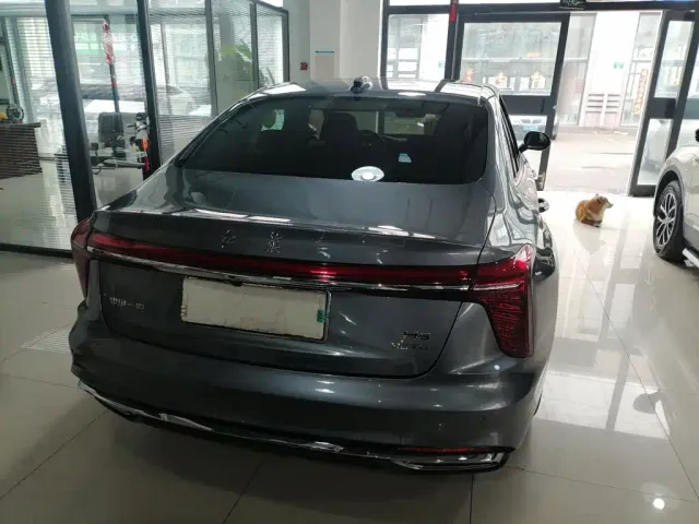 Hongqi H5 — Фото автомобиля 3