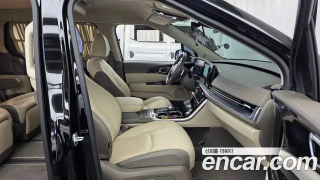 Kia Carnival Generation 4 — Фото автомобиля 11