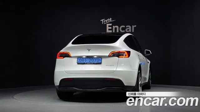 Tesla Model Y — Фото автомобиля 4