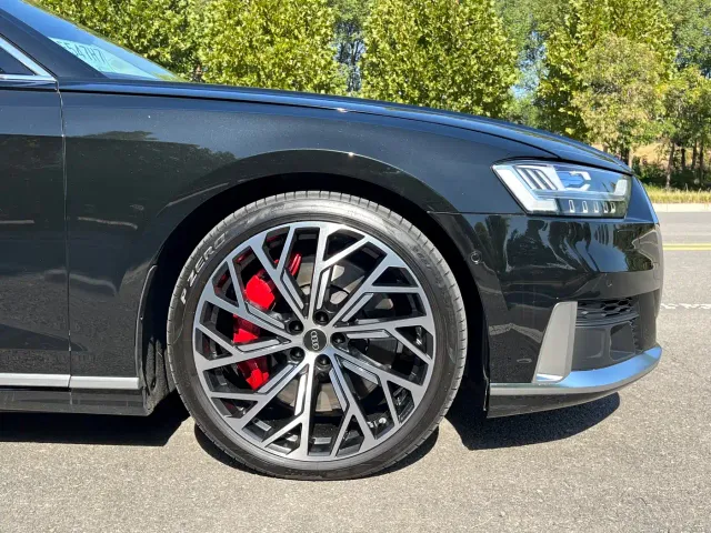 Audi S8 — Фото автомобиля 17