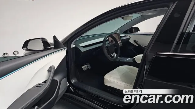 Tesla Model 3 — Фото автомобиля 15