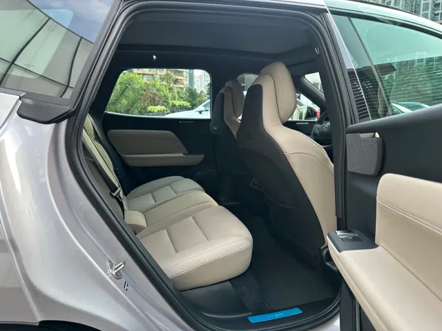 Volvo XC70 Plug-in Hybrid — Фото автомобиля 18