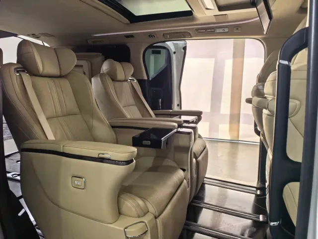 Toyota Alphard — Фото автомобиля 6