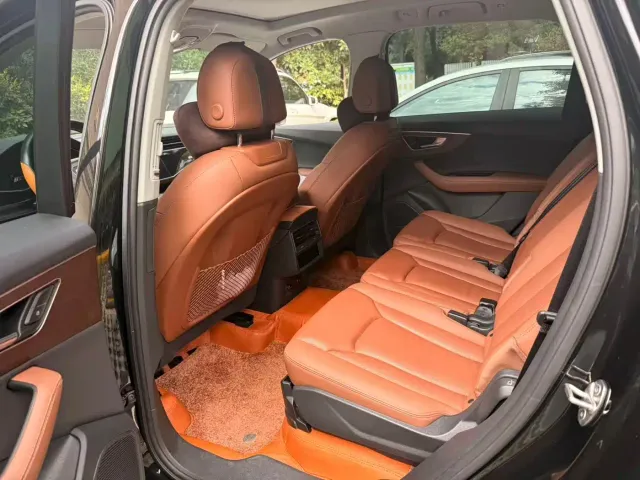 Audi Q7 — Фото автомобиля 4