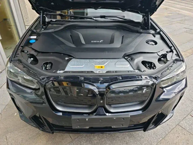 BMW iX3 — Фото автомобиля 19