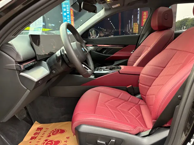 BMW 5 Series — Фото автомобиля 11