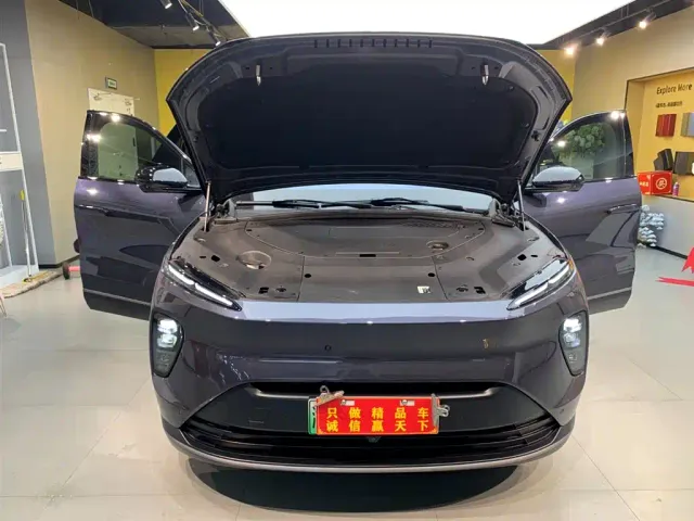 Nio ES8 — Фото автомобиля 21