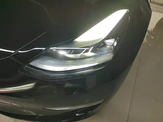 Tesla Model 3 — Фото автомобиля 17