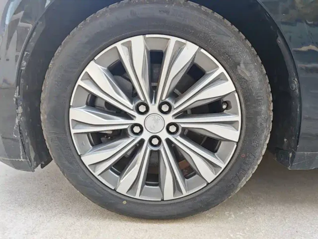 Hongqi E-QM5 — Фото автомобиля 22