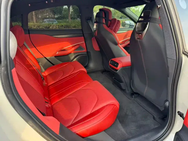 Xiaomi SU7 — Фото автомобиля 14