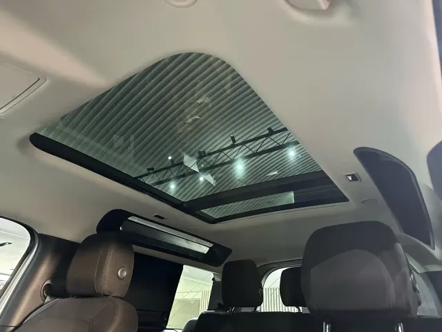 Land Rover Defender — Фото автомобиля 13