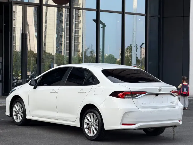 Toyota Corolla — Фото автомобиля 10