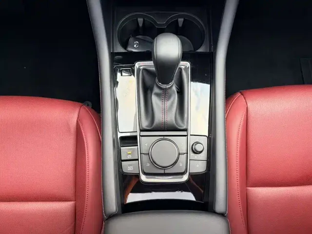 Mazda Axela — Фото автомобиля 19