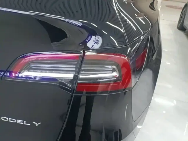 Tesla Model Y — Фото автомобиля 7