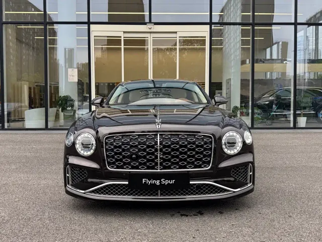 Bentley Flying Spur Plug-in Hybrid 2026 Model 4.0T V8 Standard Edition — Фото автомобиля 3