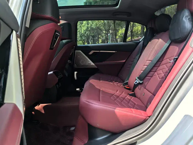 BMW 5 Series — Фото автомобиля 8