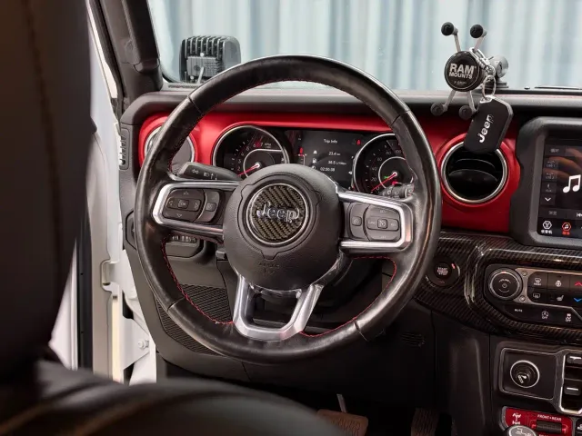 Jeep Wrangler — Фото автомобиля 15