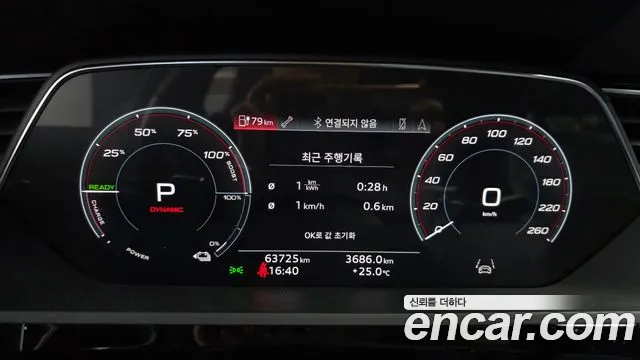Audi e-tron — Фото автомобиля 7