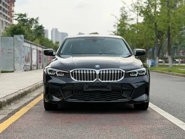 BMW 3 Series — Фото автомобиля 2