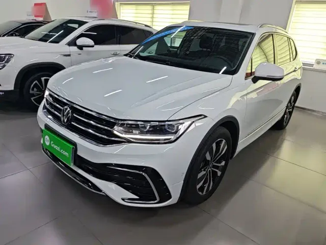 Фотография автомобиля — Volkswagen Tiguan L