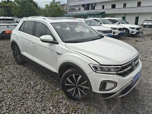 Volkswagen T-Roc — Фото автомобиля 2