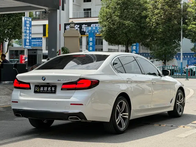 BMW 5 Series — Фото автомобиля 9