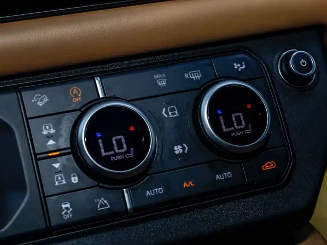 Land Rover Land Rover Defender 2025 110 3.0T P400 Dark Special Edition — Фото автомобиля 18