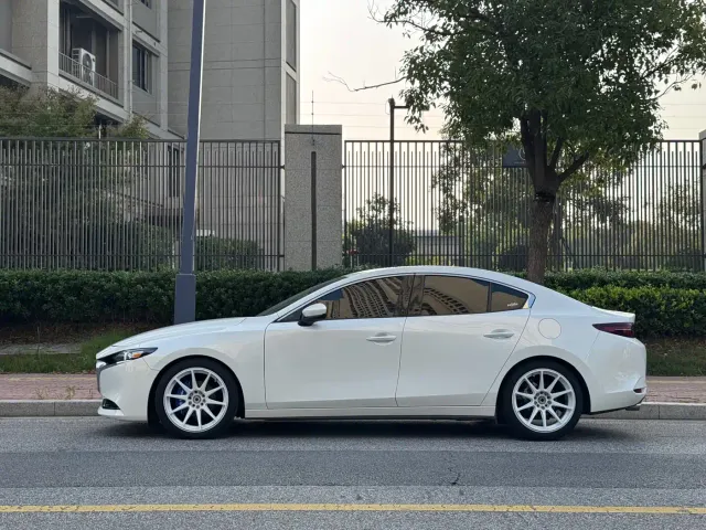 Mazda Axela — Фото автомобиля 6