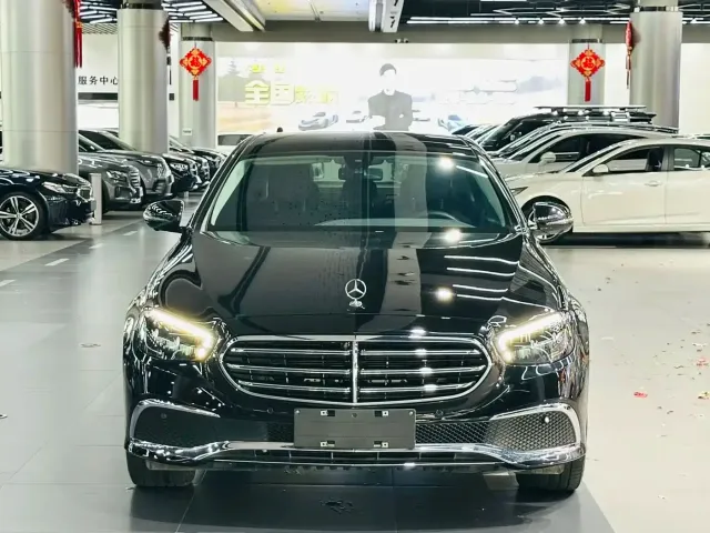 Mercedes-Benz E-Class — Фото автомобиля 2