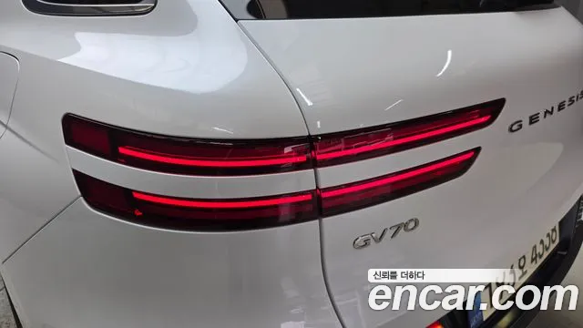 Genesis GV70 — Фото автомобиля 8