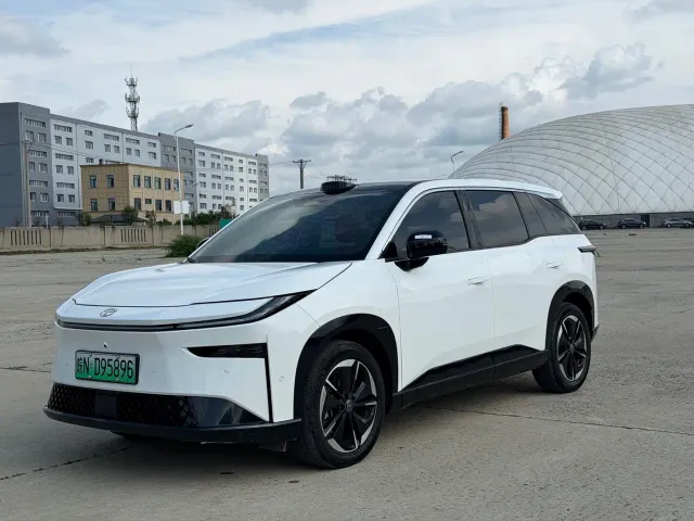 Фотография автомобиля — Toyota BoZhi 3X