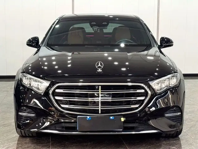 Mercedes-Benz E-Class — Фото автомобиля 2