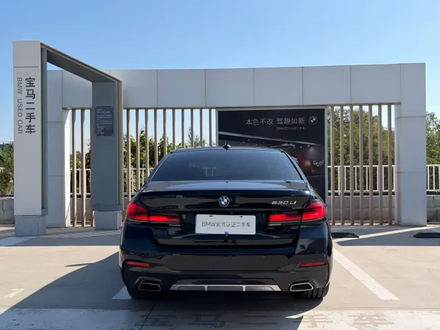 BMW 5 Series — Фото автомобиля 5
