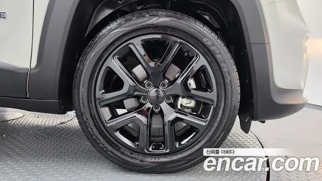 Jeep Renegade — Фото автомобиля 6