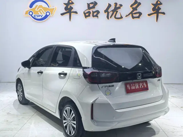 Honda Fit — Фото автомобиля 3