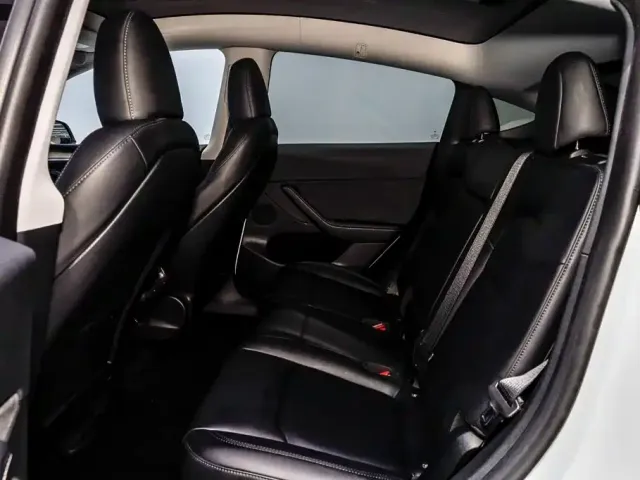 Tesla Model Y — Фото автомобиля 10