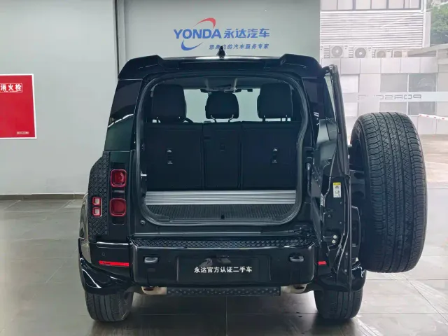 Land Rover Defender — Фото автомобиля 13