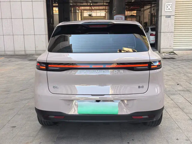 Leapmotor B10 — Фото автомобиля 4