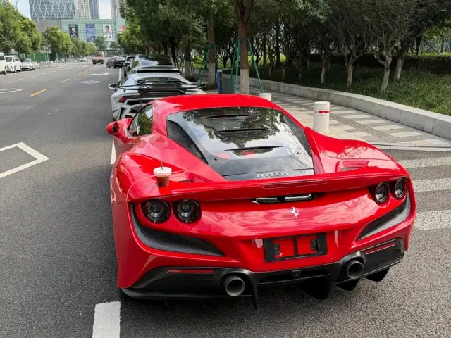 Ferrari F8 — Фото автомобиля 3