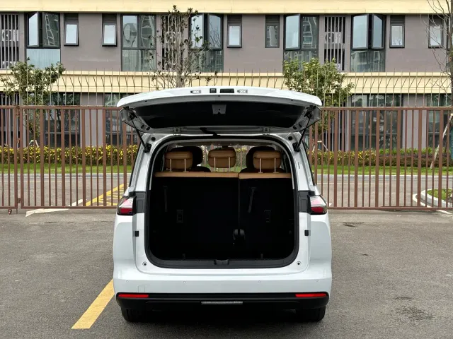 Wuling Starlight 730 — Фото автомобиля 16