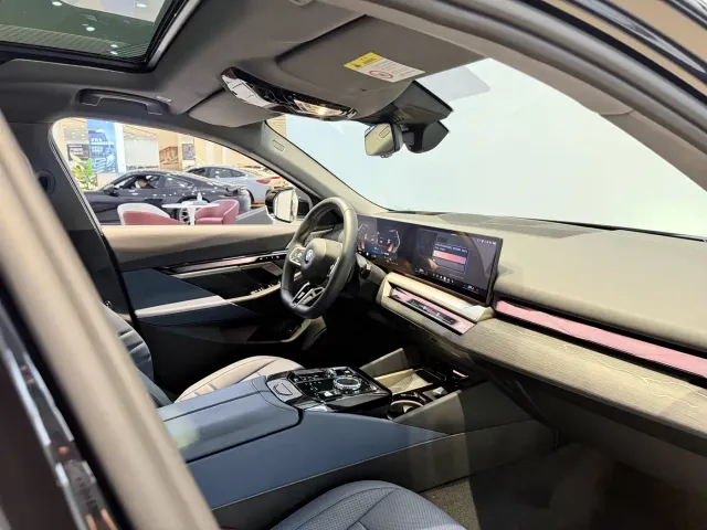 BMW 5 Series — Фото автомобиля 15