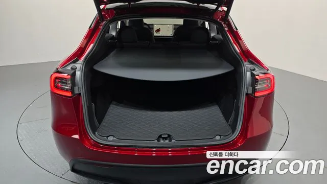 Tesla Model Y — Фото автомобиля 22