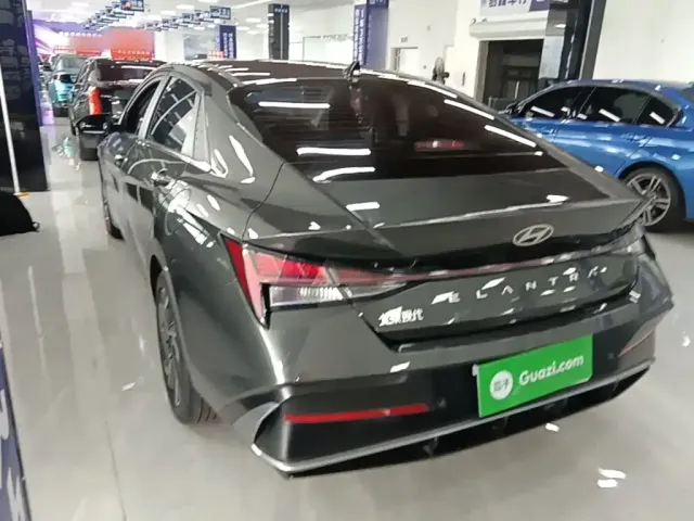 Hyundai Elantra — Фото автомобиля 4