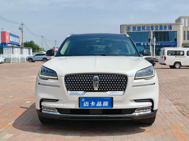 Lincoln Aviator — Фото автомобиля 2