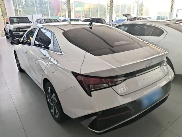 Hyundai Elantra — Фото автомобиля 4