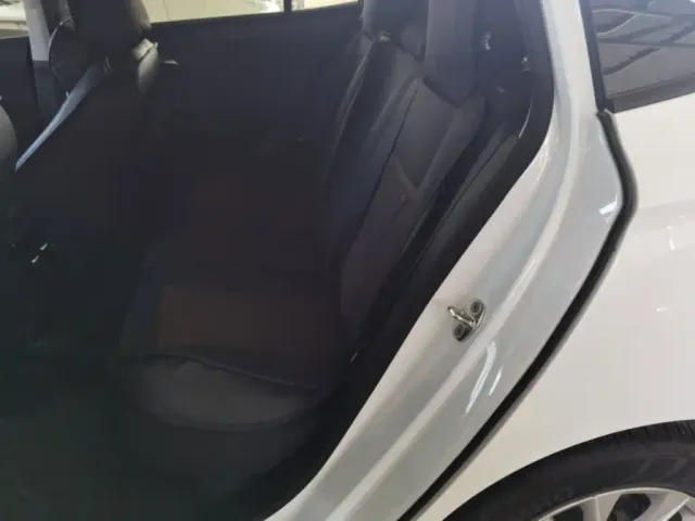 Roewe i5 — Фото автомобиля 16