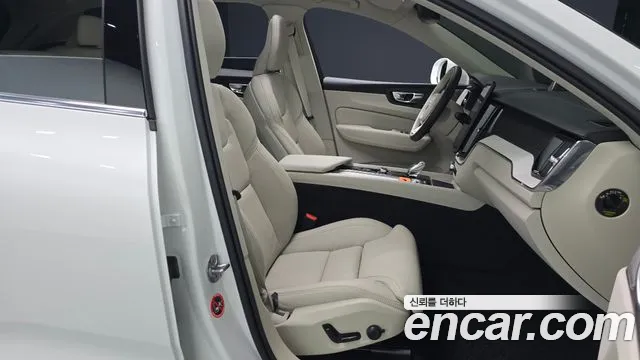 Volvo XC60 Generation 2 — Фото автомобиля 25