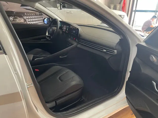 Hyundai Elantra — Фото автомобиля 9