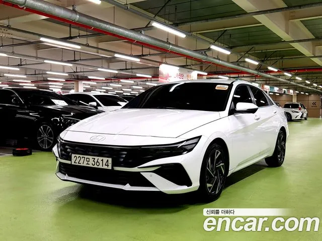Фотография автомобиля — Hyundai Avante CN7